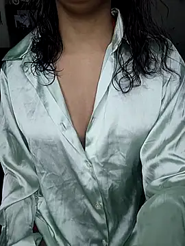 Snapshot of Leeeezzzz_roy chatting on February 14, 2025, 9:10 pm Leeeezzzz roy online show from February 14, 2025, 9:10 pm