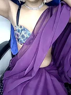 Snapshot of Leeeezzzz_roy chatting on October 28, 2025, 7:49 pm Leeeezzzz roy online show from October 28, 2025, 7:49 pm