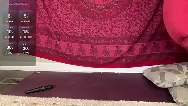 GlitterKitty108 online show from December 2, 2025, 2:45 pm