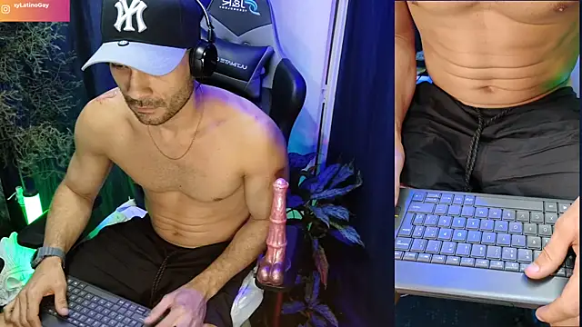 sexyboycolombi4 online show from March 15, 2025, 11:51 am