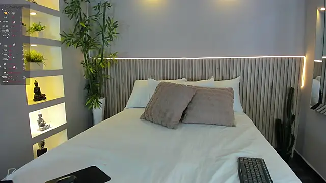 EmmilyCollson online show from September 26, 2025, 5:17 pm