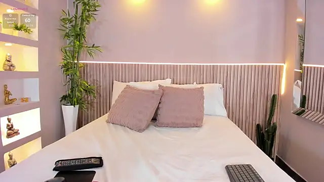 EmmilyCollson online show from December 3, 2025, 5:11 pm