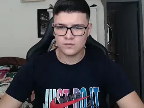 Plug Control online show from March 21, 2025, 9:12 pm