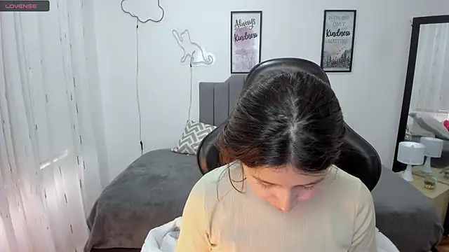 Amy joones online show from September 24, 2025, 11:57 am