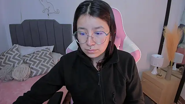 Amy joones online show from April 11, 2026, 11:25 am