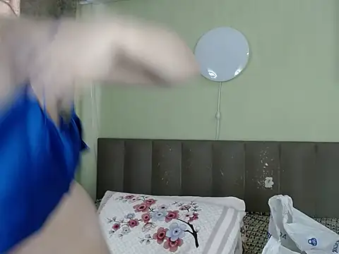 Snapshot of Kira_Miler chatting on February 11, 2025, 6:40 am Kira Miler online show from February 11, 2025, 6:40 am