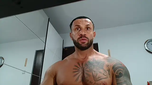 Magnificmuscles89 online show from May 8, 2026, 8:14 pm