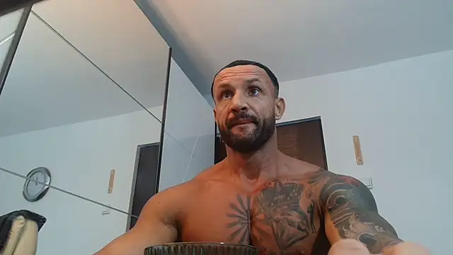 Magnificmuscles89 online show from July 5, 2026, 9:16 am