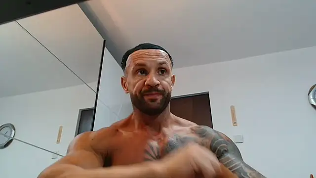 Magnificmuscles89 online show from July 6, 2026, 7:49 pm