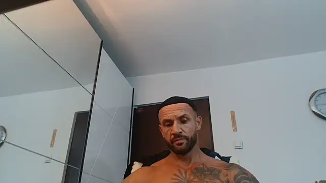 Magnificmuscles89 online show from July 17, 2026, 3:07 pm