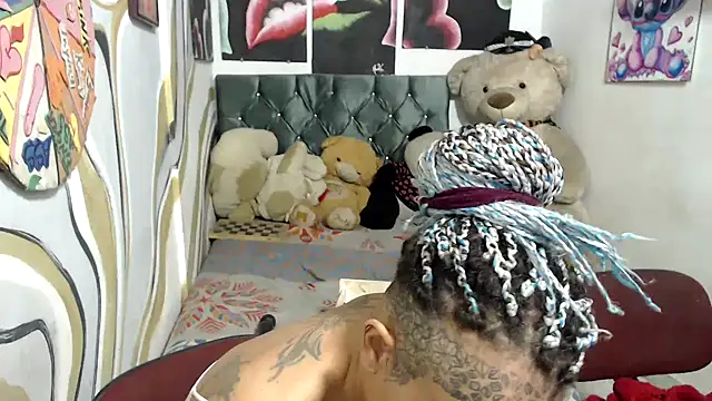 manzanahot9 online show from November 11, 2025, 9:42 am