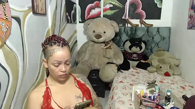 manzanahot9 online show from June 27, 2026, 7:52 pm