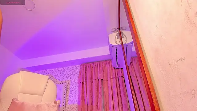 kitty roouse online show from February 5, 2025, 4:06 am