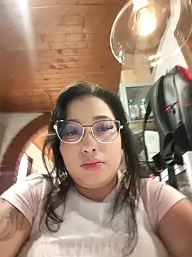 Snapshot of kitty_roouse chatting on May 1, 2026, 1:32 am kitty roouse online show from May 1, 2026, 1:32 am