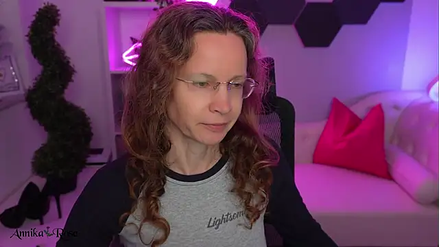 AnnikaRose online show from February 6, 2026, 12:30 pm