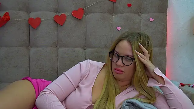 MariaNeumann online show from February 15, 2025, 9:48 pm