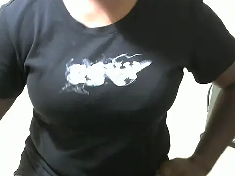 Snapshot of sweet_vine chatting on April 11, 2026, 8:24 pm sweet vine online show from April 11, 2026, 8:24 pm