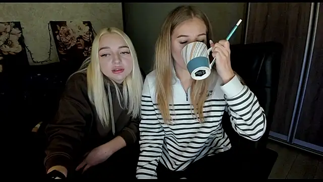  NigoNika online show from October 24, 2025, 8:27 pm