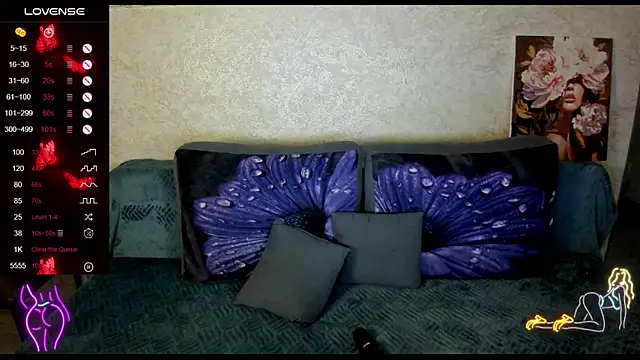  NigoNika online show from November 17, 2025, 12:11 pm