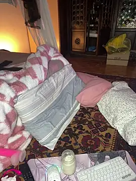 giuli zerozero online show from October 8, 2025, 8:39 pm