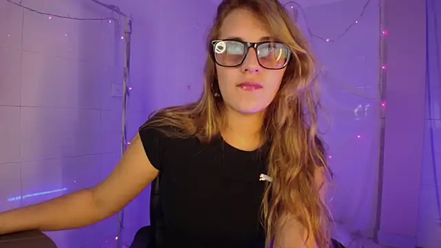 Giia paiige18 online show from January 5, 2026, 11:19 pm