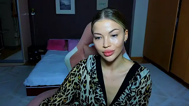 EmmyMills online show from February 3, 2025, 2:25 am