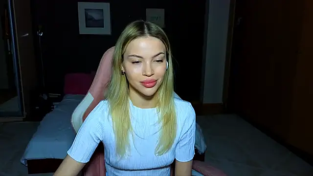 EmmyMills online show from February 16, 2025, 10:21 pm