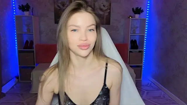 EmmyMills online show from April 12, 2026, 7:30 pm