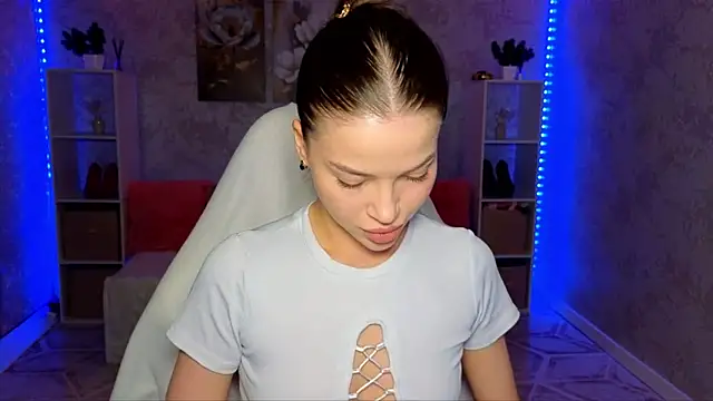 Snapshot of EmmyMills chatting on May 24, 2026, 9:42 pm EmmyMills online show from May 24, 2026, 9:42 pm