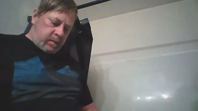 Snapshot of Mic_Oxinner chatting on June 27, 2026, 12:55 pm Mic Oxinner online show from June 27, 2026, 12:55 pm