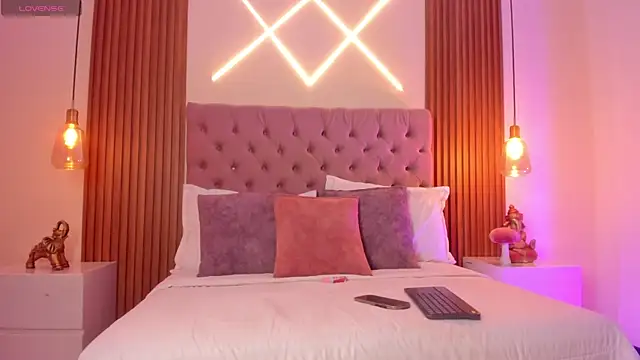 Sophia turneer online show from September 11, 2025, 2:00 am