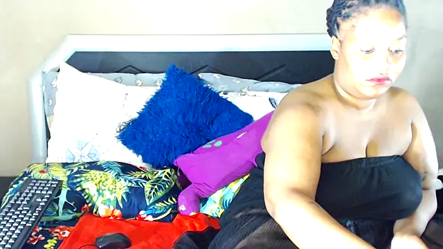 Snapshot of Bulkyyass chatting on January 19, 2025, 7:04 pm Bulkyyass online show from January 19, 2025, 7:04 pm