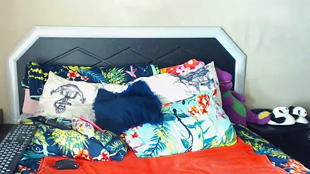 Snapshot of Bulkyyass chatting on October 23, 2025, 5:29 am Bulkyyass online show from October 23, 2025, 5:29 am