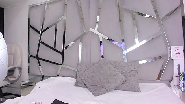 Catherinee69 x online show from October 30, 2025, 4:03 am