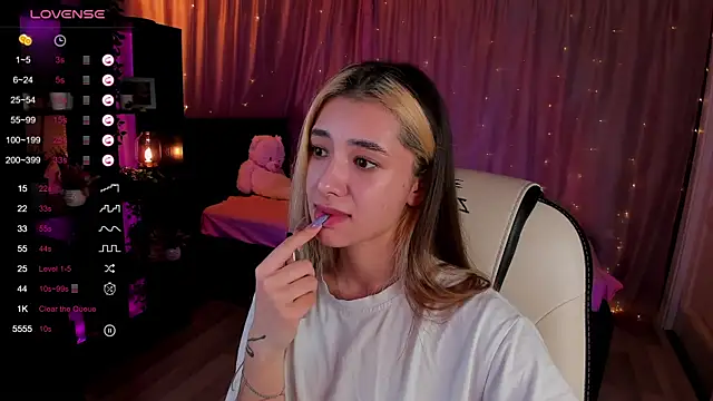 DarlaLike online show from March 3, 2025, 8:49 am