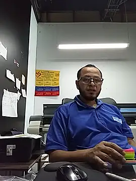 Snapshot of Roche8612 chatting on June 23, 2026, 4:49 pm Roche8612 online show from June 23, 2026, 4:49 pm