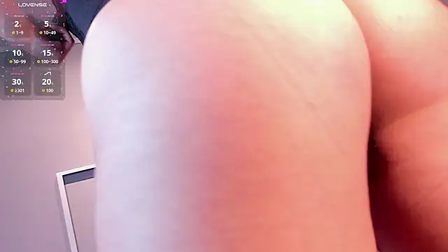 lunar leen online show from December 3, 2025, 7:23 pm