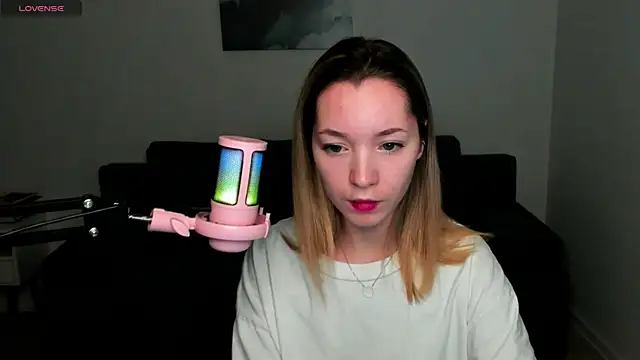 MiaThaine online show from December 28, 2024, 9:19 pm