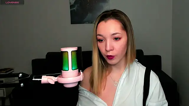 MiaThaine online show from December 29, 2024, 11:08 pm