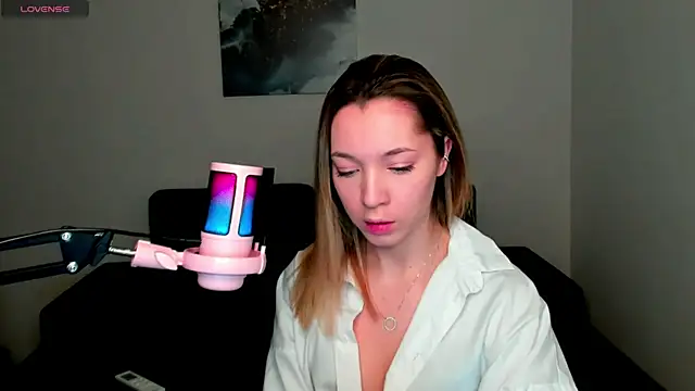 MiaThaine online show from January 6, 2025, 12:59 am