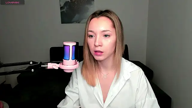 MiaThaine online show from January 9, 2025, 3:47 am