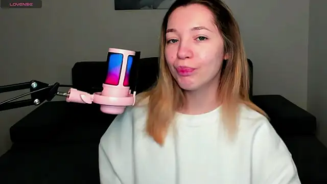 MiaThaine online show from January 17, 2025, 8:02 am