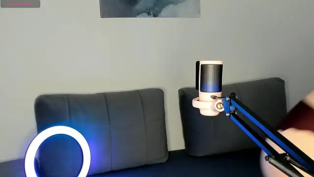 MiaThaine online show from February 9, 2025, 1:14 pm