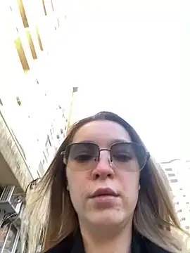 MiaThaine online show from February 10, 2025, 12:29 pm