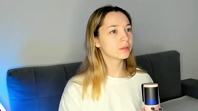 MiaThaine online show from February 17, 2025, 12:54 am