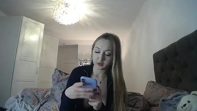 Ninadream2001 online show from March 16, 2025, 6:55 pm