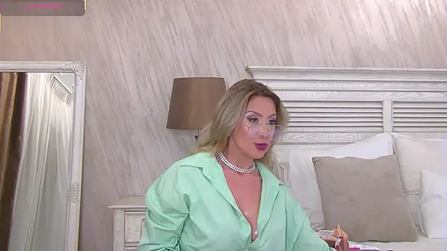 Snapshot of JuliaEyrie chatting on July 22, 2026, 5:32 am JuliaEyrie online show from July 22, 2026, 5:32 am