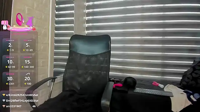 charlotte  G online show from March 20, 2025, 5:36 pm