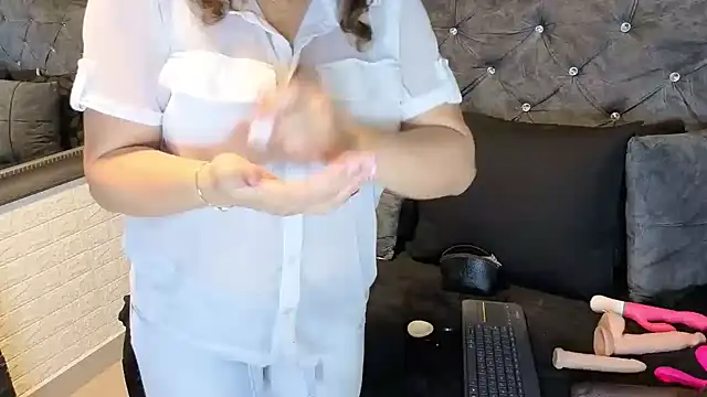 charlotte  G online show from March 19, 2026, 10:52 am