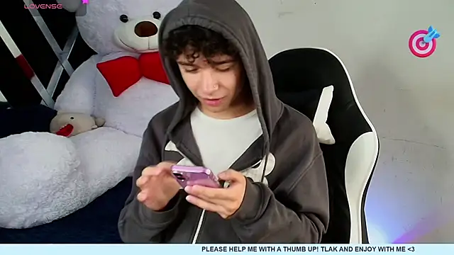 Snapshot of Niico_Cruz chatting on February 9, 2025, 9:16 am Niico Cruz online show from February 9, 2025, 9:16 am